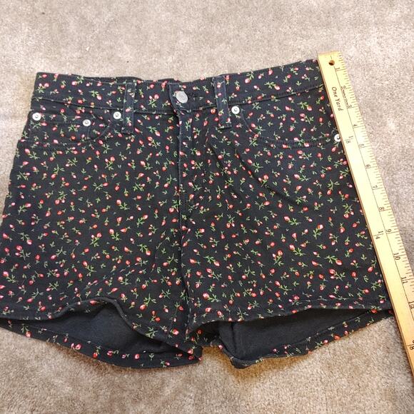 Levi Strauss & Co Size 27 Mid Length Short Shorts Rose Floral Print Black Cotton - Picture 4 of 9